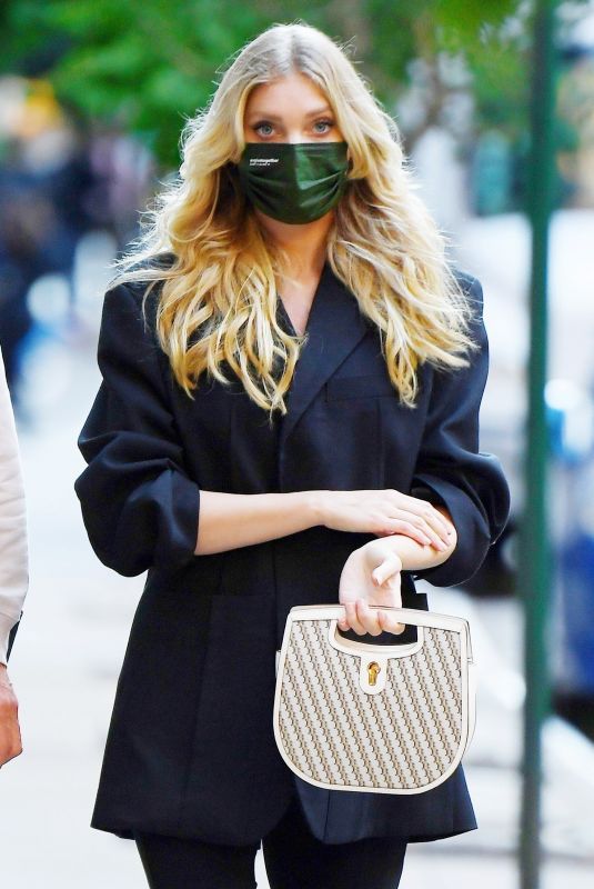 Pregnant ELSA HOSK Out in New York 09/30/2020