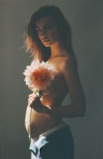 Pregnant EMILY RATAJKOWSKI - Pregnancy Announcement for Vogue 10/26/2020