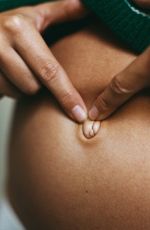 Pregnant EMILY RATAJKOWSKI - Pregnancy Announcement for Vogue 10/26/2020