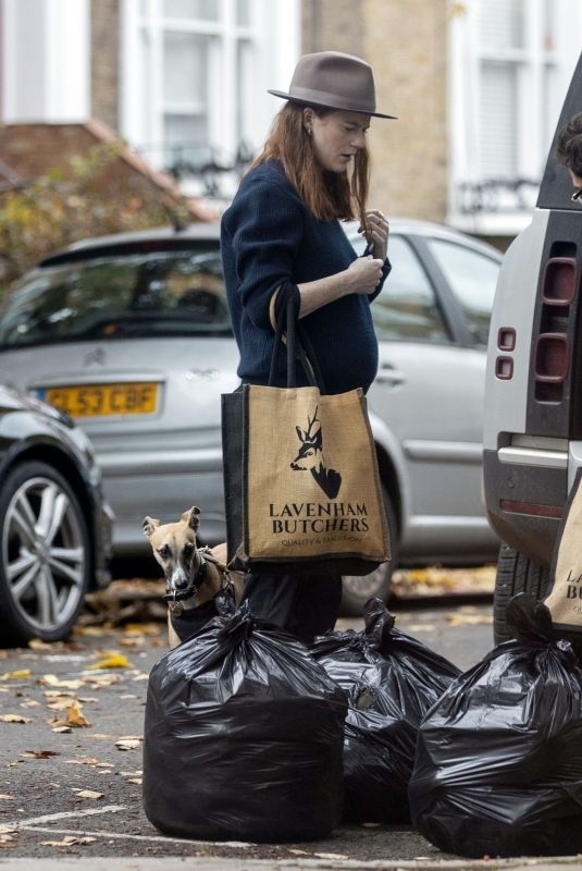 ROSE LESLIE and Kit Harrington Loading Luggage into Their Car in London 10/28/2020