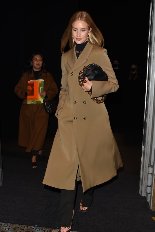 ROSIE HUNTINGTON_WHITELEY Leaves Sadler’s Wells Theatrer in London 10/09/2020