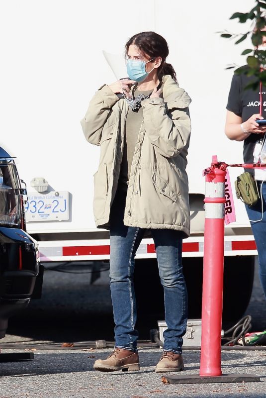 SANDRA BULLOCK Arrives on the Set of Her Latest Movie in Vancouver 10/03/2020