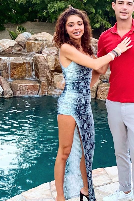 SARAH HYLAND - Instagram Photos 10/18/2020
