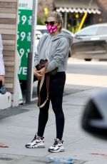 SARAH MICHELLE GELLAR Wearing a Vote Mask Out in Los Angeles 10/04/2020