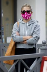 SARAH MICHELLE GELLAR Wearing a Vote Mask Out in Los Angeles 10/04/2020