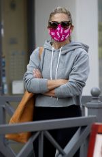 SARAH MICHELLE GELLAR Wearing a Vote Mask Out in Los Angeles 10/04/2020