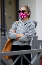 SARAH MICHELLE GELLAR Wearing a Vote Mask Out in Los Angeles 10/04/2020