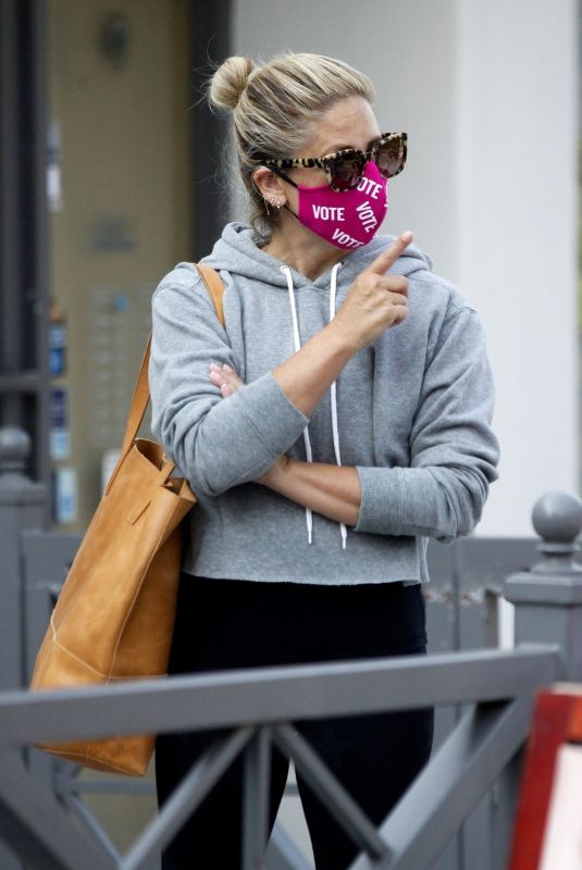 SARAH MICHELLE GELLAR Wearing a Vote Mask Out in Los Angeles 10/04/2020