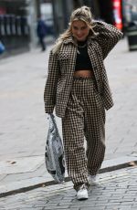 SILAN WELBY in a Gingham Suit Arrives at Capital Studio in London 10/01/2020
