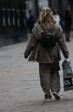 SILAN WELBY in a Gingham Suit Arrives at Capital Studio in London 10/01/2020