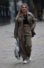 SILAN WELBY in a Gingham Suit Arrives at Capital Studio in London 10/01/2020