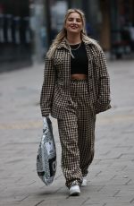 SILAN WELBY in a Gingham Suit Arrives at Capital Studio in London 10/01/2020