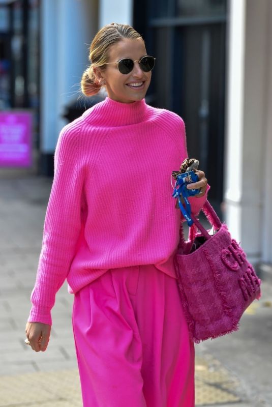 VOGUE WILLIAMS Arrives at Global Studios in London 10/16/2020