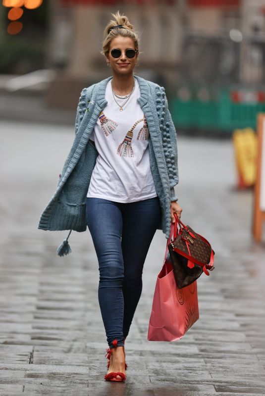 VOGUE WILLIAMS Arrives at Heart Radio in London 10/17/2020