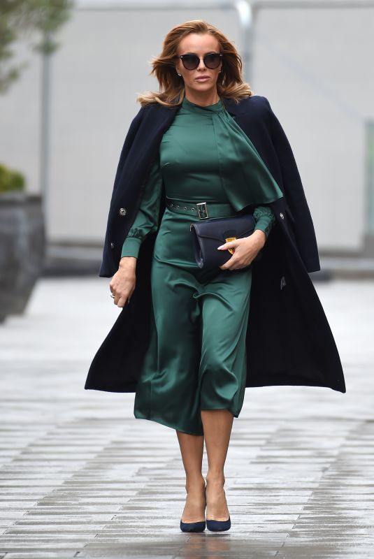 AMANDA HOLDEN Leaves Heart Radio in London 11/11/2020