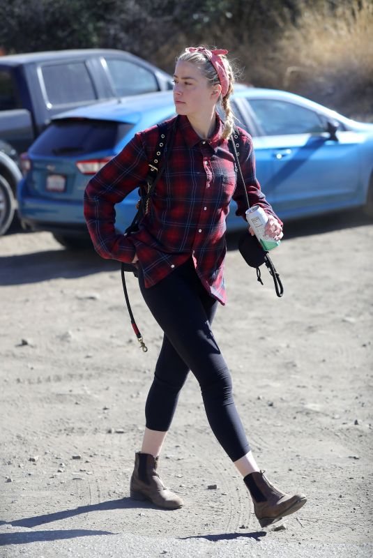 AMBER HEARD Out Hiking in Los Angeles 11/13/2020