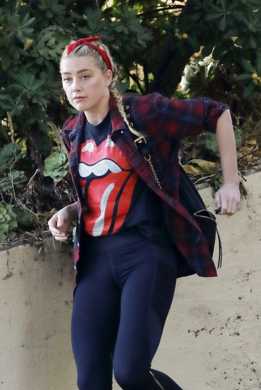 AMBER HEARD Out Hiking in Los Angeles 11/18/2020