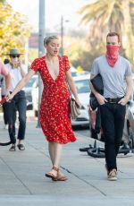 AMBER HEARD Shopping at a Farmers Market in Los Angeles 11/22/2020
