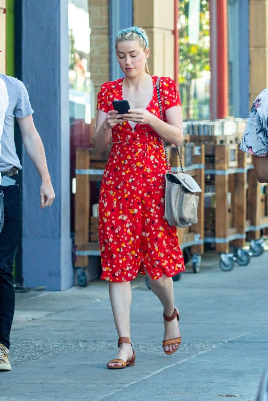 AMBER HEARD Shopping at a Farmers Market in Los Angeles 11/22/2020