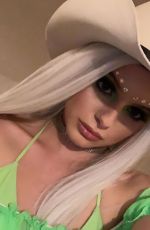 ARILE WINTER - Instagram Photos 11/04/2020