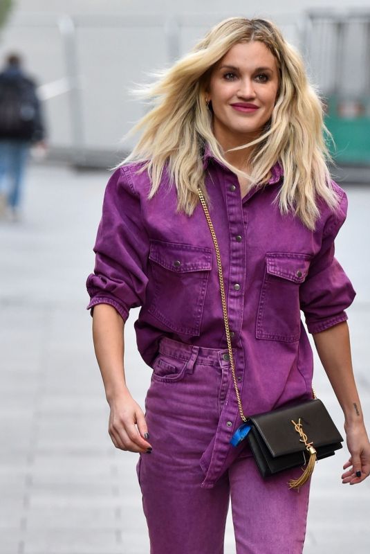 ASHLEY ROBERTS Leaves Radio Breakfast Show in London 11/12/2020