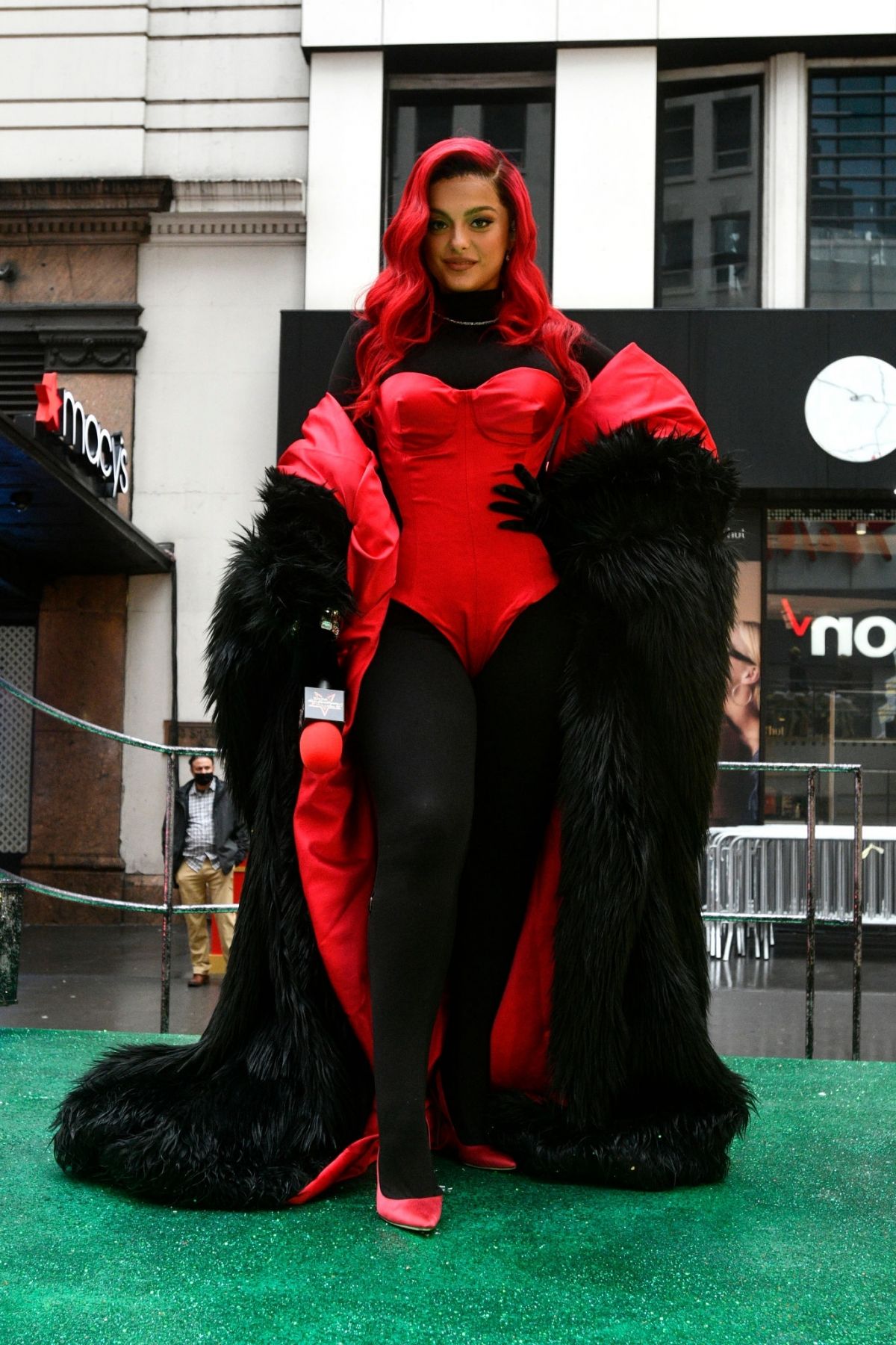 bebe-rexha-at-macy-s-thanksgiving-day-parade-in-new-york-11-26-2020-4.jpg