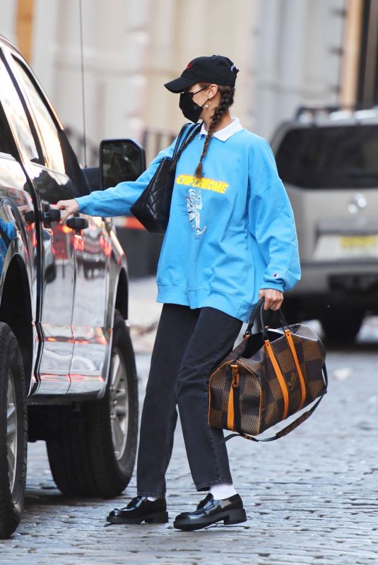 BELLA HADID Leaves Her Apartment in New York 11/02/2020