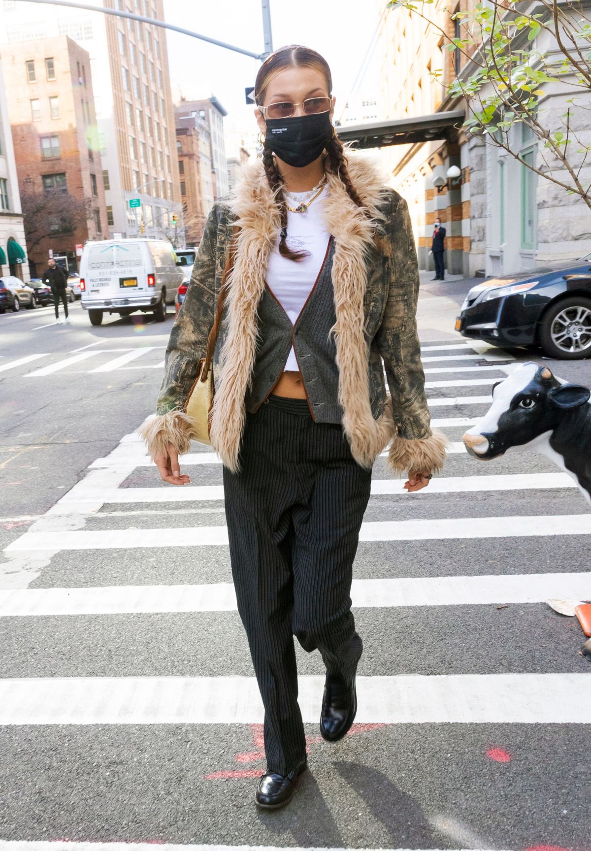 bella-hadid-out-and-about-in-new-york-11-19-2020-3.jpg