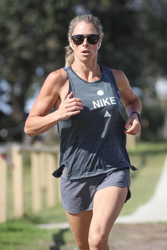 CANDICE WARNER Out Jogging in Sydney 11/25/2020