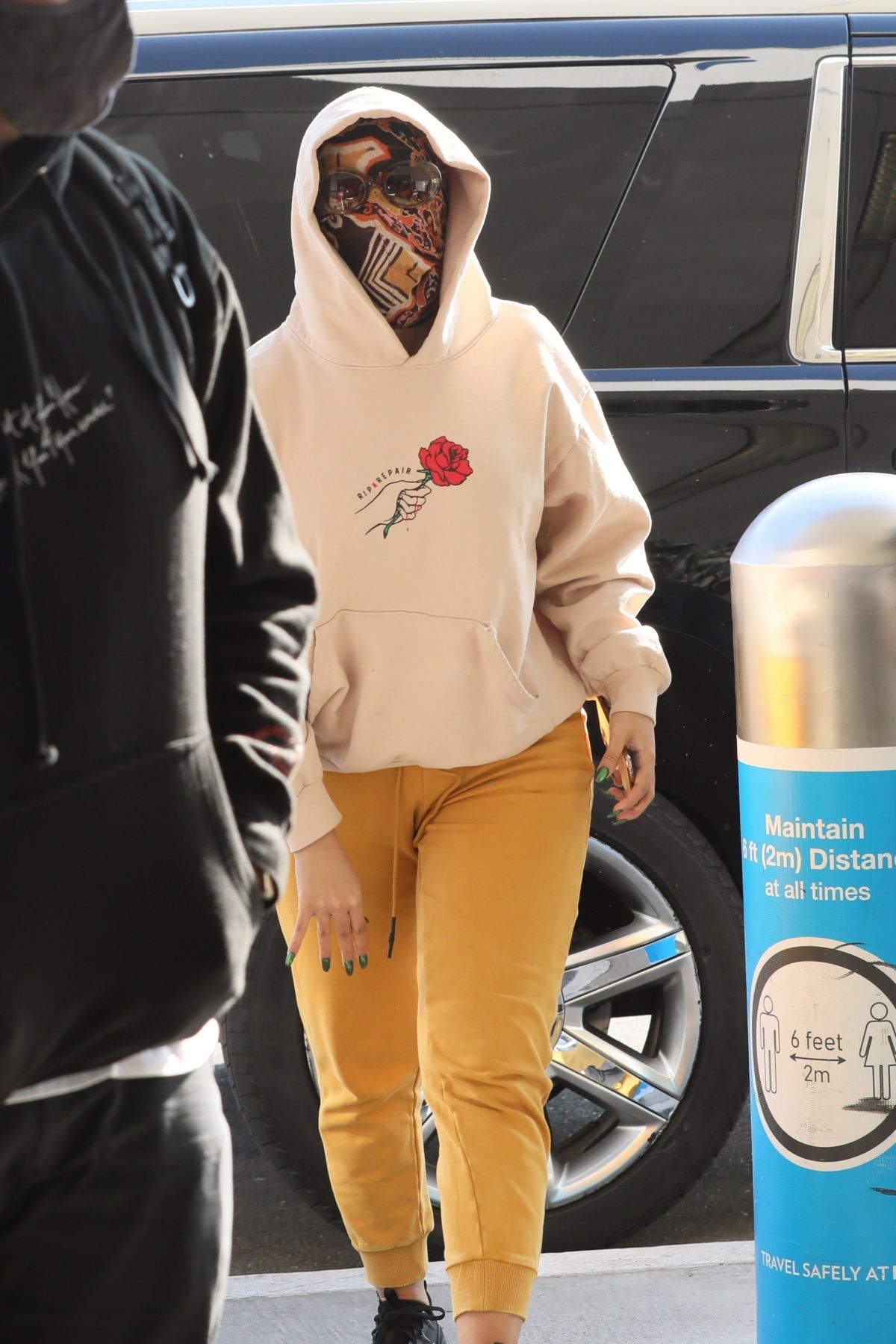 cardi-b-at-lax-airport-in-los-angeles-11-24-2020-6.jpg