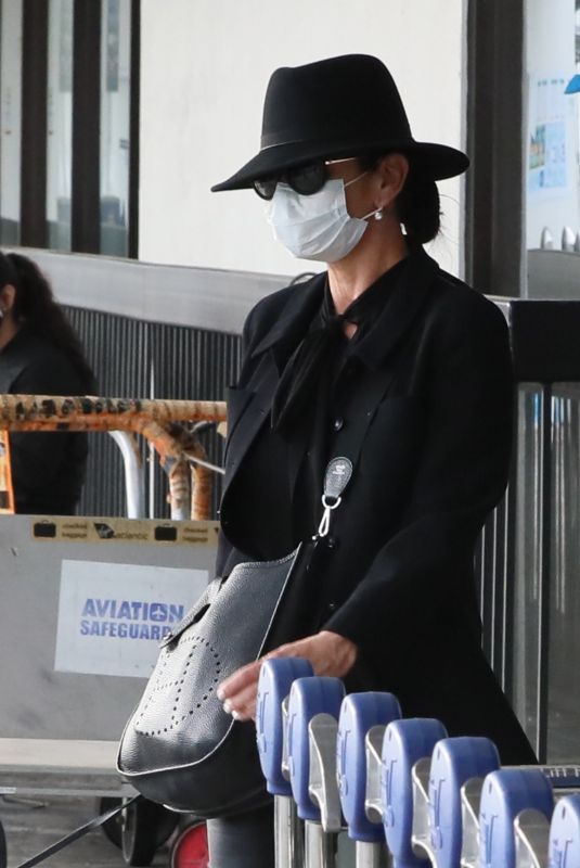 CATHERINE ZETA JONES Out with Her Dog in Los Angeles 11/20/2020