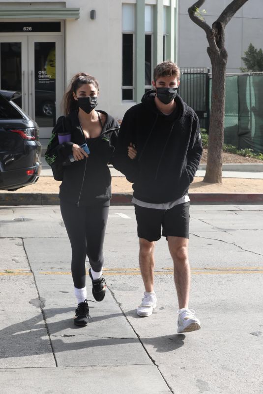 cCHANTEL JEFFRIES and Lucas Taggart Arrives at a Gym in Los Angeles 11/25/2020