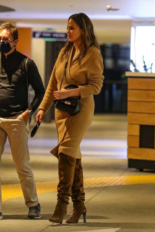 CHRISSY TEIGEN at Eataly Restaurant in Los Angeles 11/10/2020