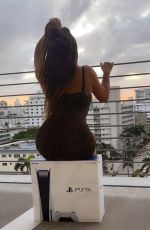 CLAUDIA ROMANI Out Shopping in Miami Beach 11/19/2020