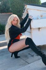 COURTNEY MILLER - Instagram Photos 11/08/2020