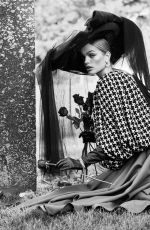 DAPHNE GROENEVELD in Harper