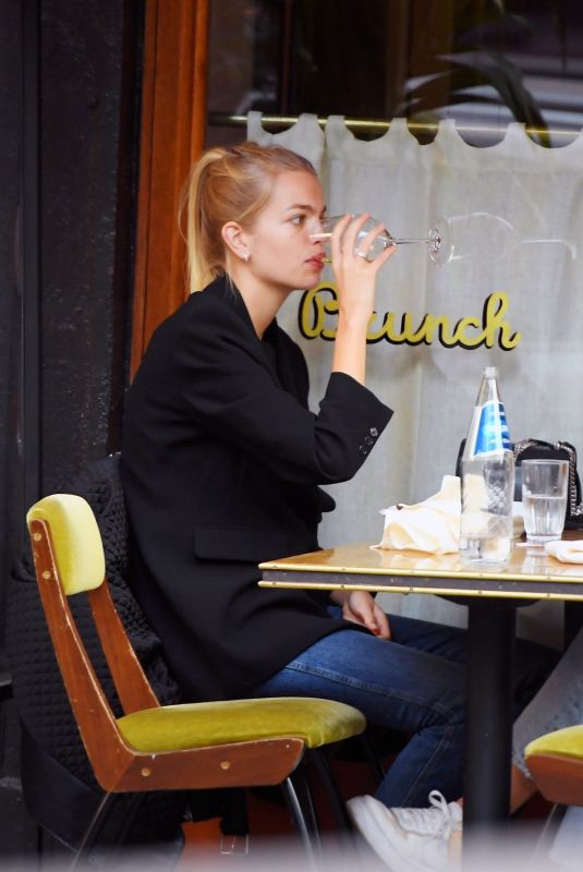 DAPHNE GROENEWELD Out for Lunch at Sant Ambroeus in New York 11/05/2020