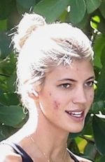 DEVON WINDSOR Out with her Dog in Miami 11/24/2020
