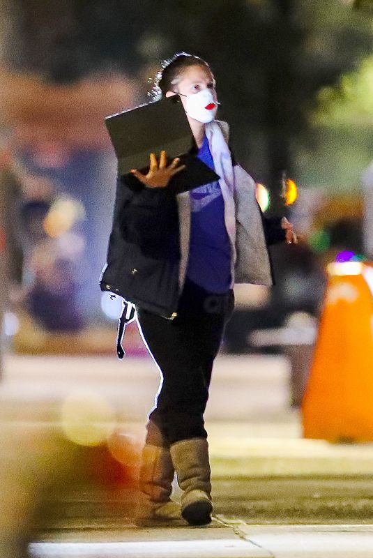 DREW BARRYMORE Out in Central Park in New York 11/05/2020