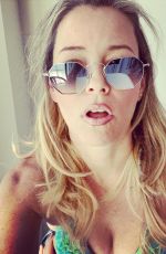 ELIZABETH BANKS - Instagram Photos 11/04/2020