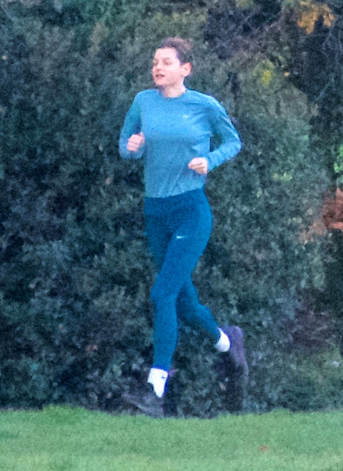 emma-corrin-out-jogging-at-a-park-in-london-11-13-2020-0.jpg