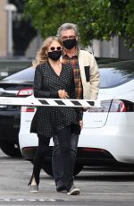 GOLDIE HAWN and Kurt Russell Out for Lunch in Santa Monica 11/19/2020