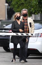 GOLDIE HAWN and Kurt Russell Out for Lunch in Santa Monica 11/19/2020