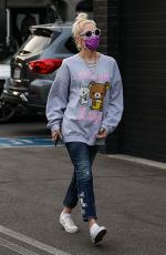 GWEN STEFANI Shopping for at XIV Karats in Beverly Hills 11/20/2020