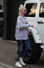 GWEN STEFANI Shopping for at XIV Karats in Beverly Hills 11/20/2020