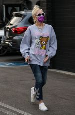 GWEN STEFANI Shopping for at XIV Karats in Beverly Hills 11/20/2020