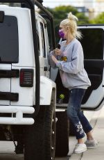 GWEN STEFANI Shopping for at XIV Karats in Beverly Hills 11/20/2020