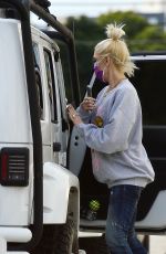 GWEN STEFANI Shopping for at XIV Karats in Beverly Hills 11/20/2020