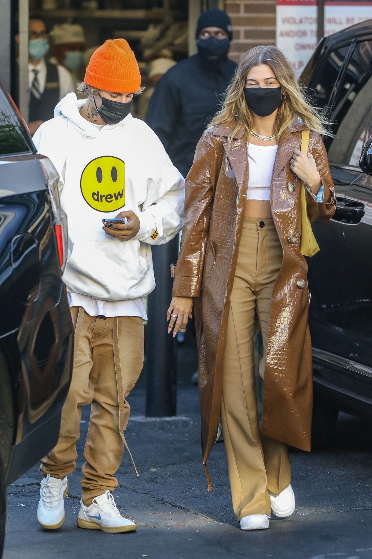 hailey-and-justin-bieber-leaves-il-pastaio-in-beverly-hills-11-19-2020-3.jpg