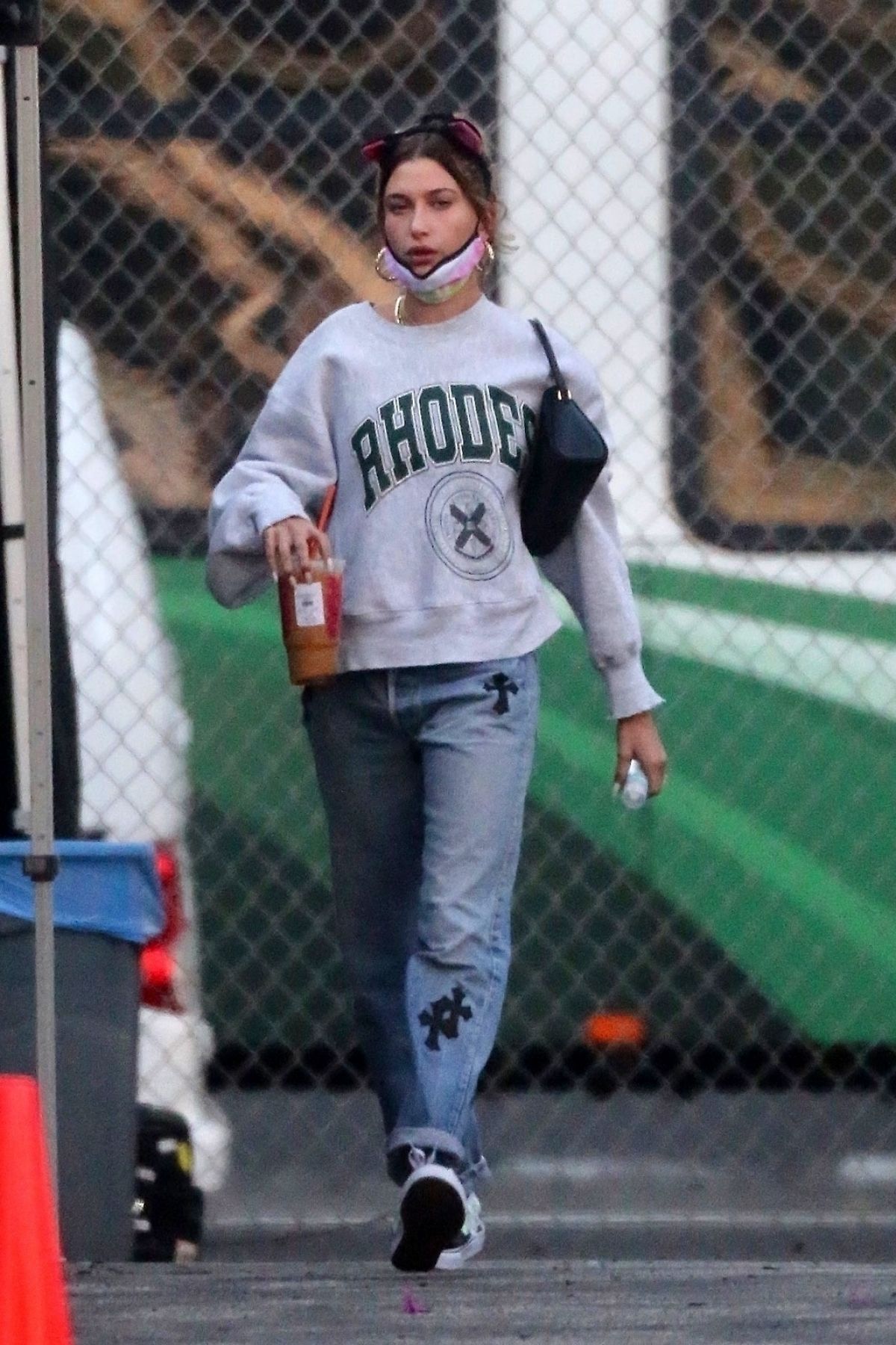 hailey-and-justin-bieber-on-the-set-of-justin-s-latest-music-video-11-01-2020-11.jpg